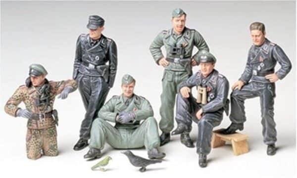 TAMIYA 1/35 German Tank Crew at Rest TAM35201 Plastic Accys Figure Sets - Image 2