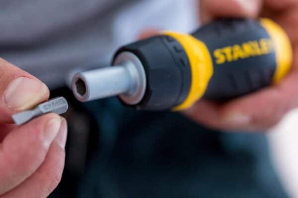 STANLEY Multi Screwdriver, Stubby Ratcheting, Including 6 Interchangeable Bits (66-358) - Image 3