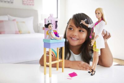 Barbie Careers Doll & Playset, Pediatrician Theme with Blonde Fashion Doll, 1 Patient Doll - Image 2