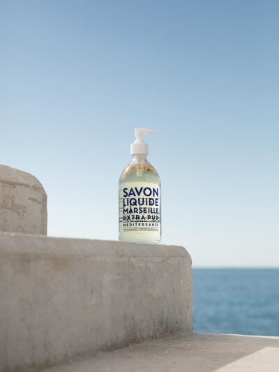 Compagnie de Provence Savon de Marseille Extra Pure Liquid Soap - Mediterranean Sea - 33.8 fl oz Plastic Bottle Refill - Image 3