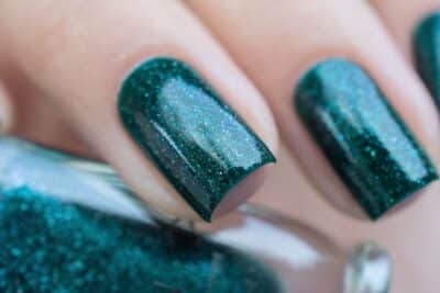 ILNP Fir Coat - Sultry Emerald Green Holographic Nail Polish - Image 7