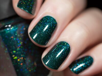 ILNP Fir Coat - Sultry Emerald Green Holographic Nail Polish - Image 5
