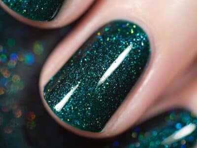 ILNP Fir Coat - Sultry Emerald Green Holographic Nail Polish - Image 4