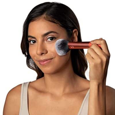 Real Techniques Ultra Plush Powder Makeup Brush, For Setting Powder, Bronzer, & Blush, Sheer, Buildable Coverage, Large, Fluffy Powder Brush, Vegan, Cruelty-Free & Synthetic Bristles, 1 Count - Image 5